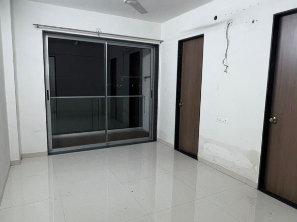 rajhans-synfonia-3-bhk-rent-vesu.jpg