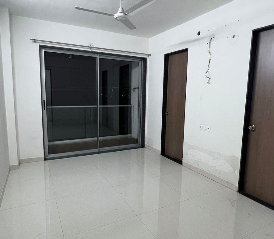 rajhans-synfonia-3-bhk-rent-vesu.jpg