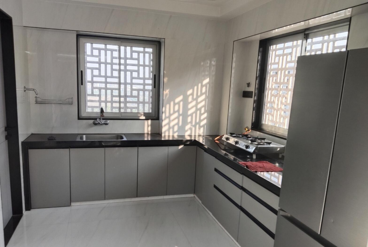 swapnabhoomi-premium-3-bhk-rent-vesu.jp